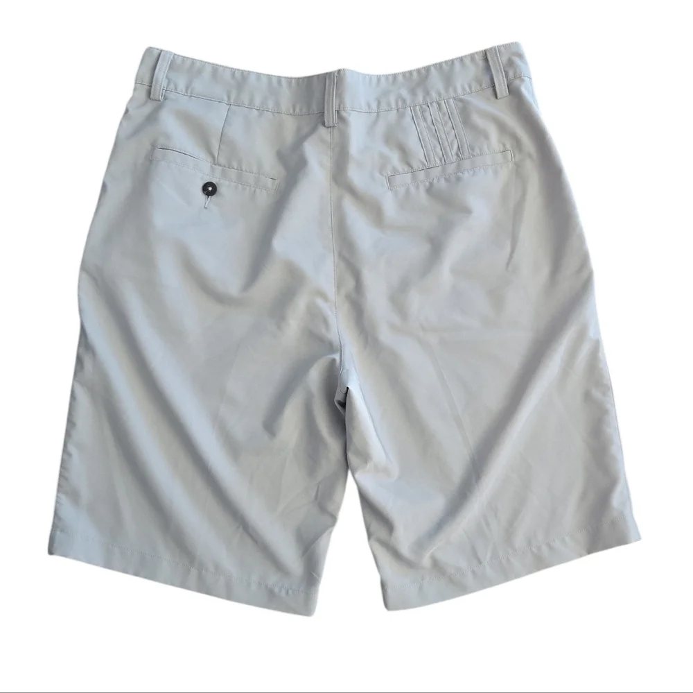 ADIDAS CLIMALITE GOLF SHORTS FLAT FRONT.. SIZE 32. LIGHT GREY.